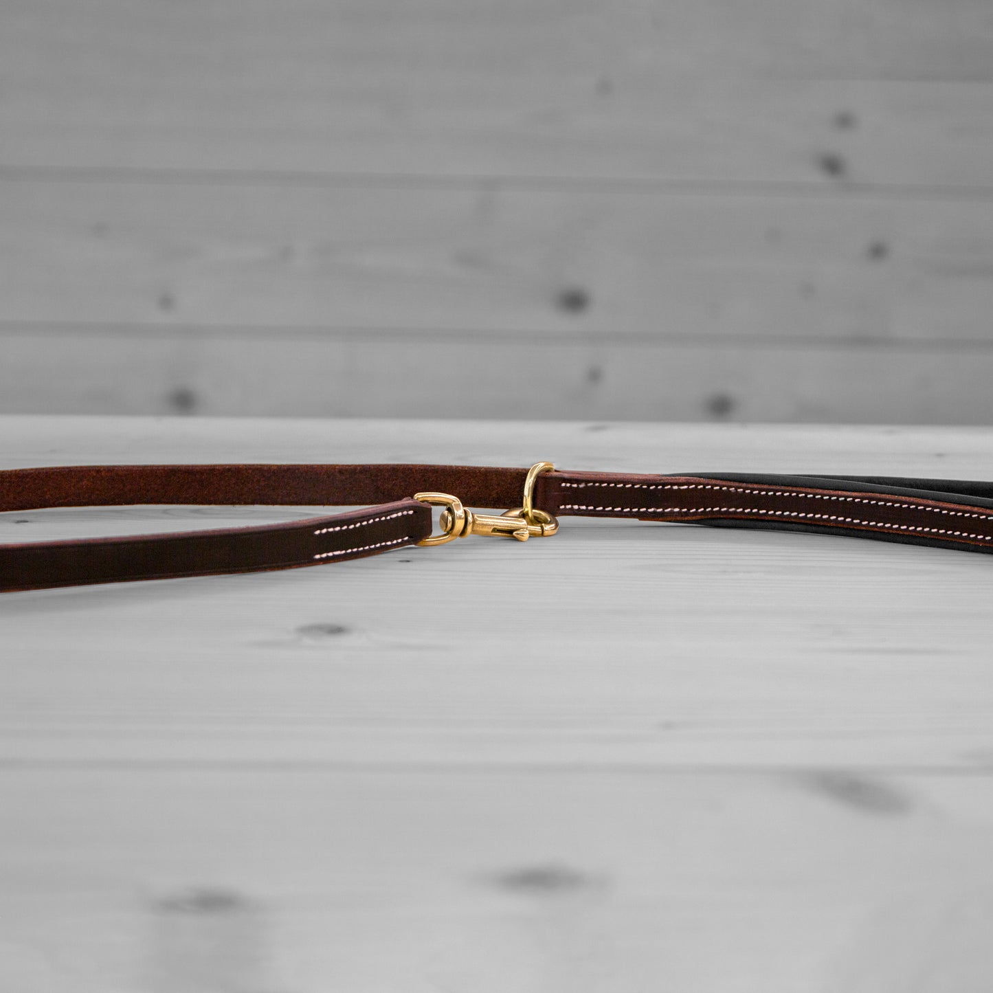 Laisse en cuir marron et noir – bouclerie laiton