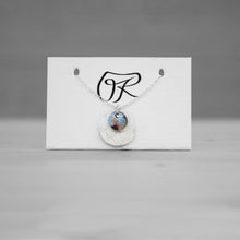 Charger l'image dans la galerie, Pendentif blanc en cuir et argent