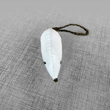 Charger l'image dans la galerie, Jouet écologique chat – souris en coton et laine suisse