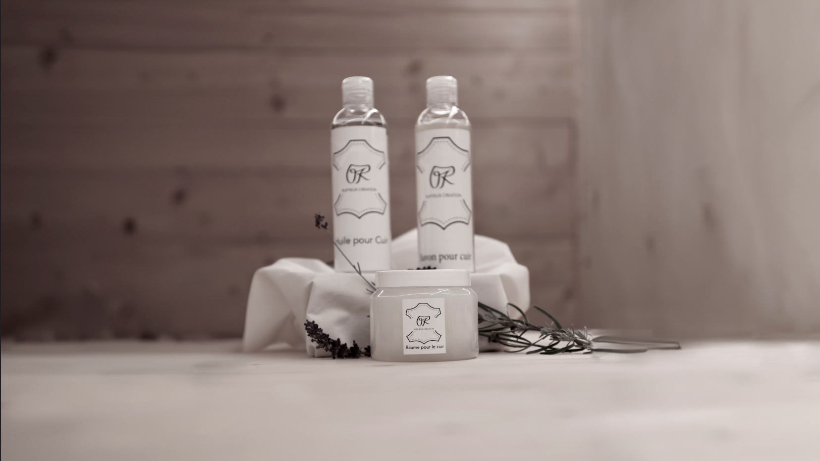 Kit d'entretien cuir Ruffieux Création avec huile, savon et baume pour nourrir et protéger le cuir
