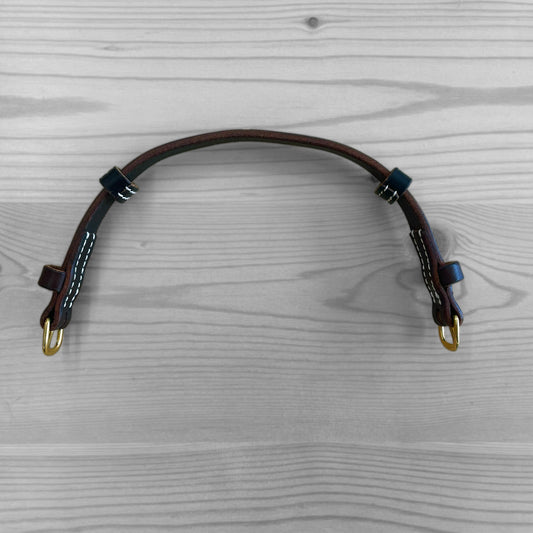 Attache de dessus de têtière pour accessoire