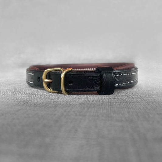 Collier pour chien en cuir noir avec doublure brune et boucle en laiton