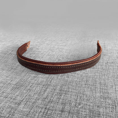 Frontal double en cuir brun, courbe en fer a cheval avec extremites perforees