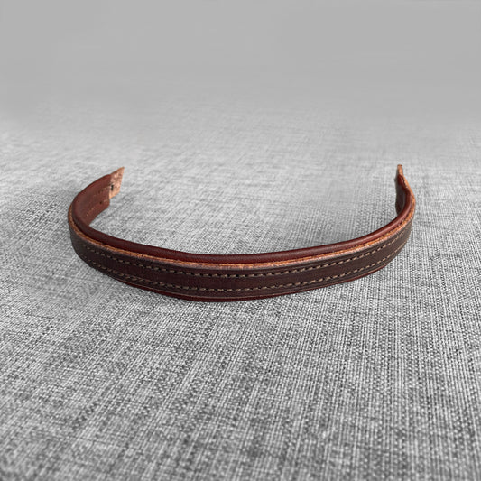 Frontal double en cuir brun, courbe en fer a cheval avec extremites perforees