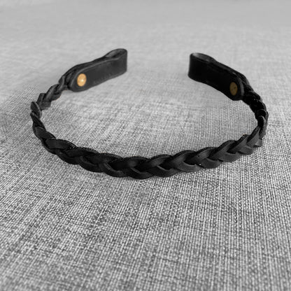 Frontal tresse en cuir noir, ouvert et pose a plat