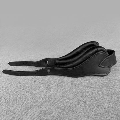 Tetiere ergonomique en cuir noir rembourree, vue de profil